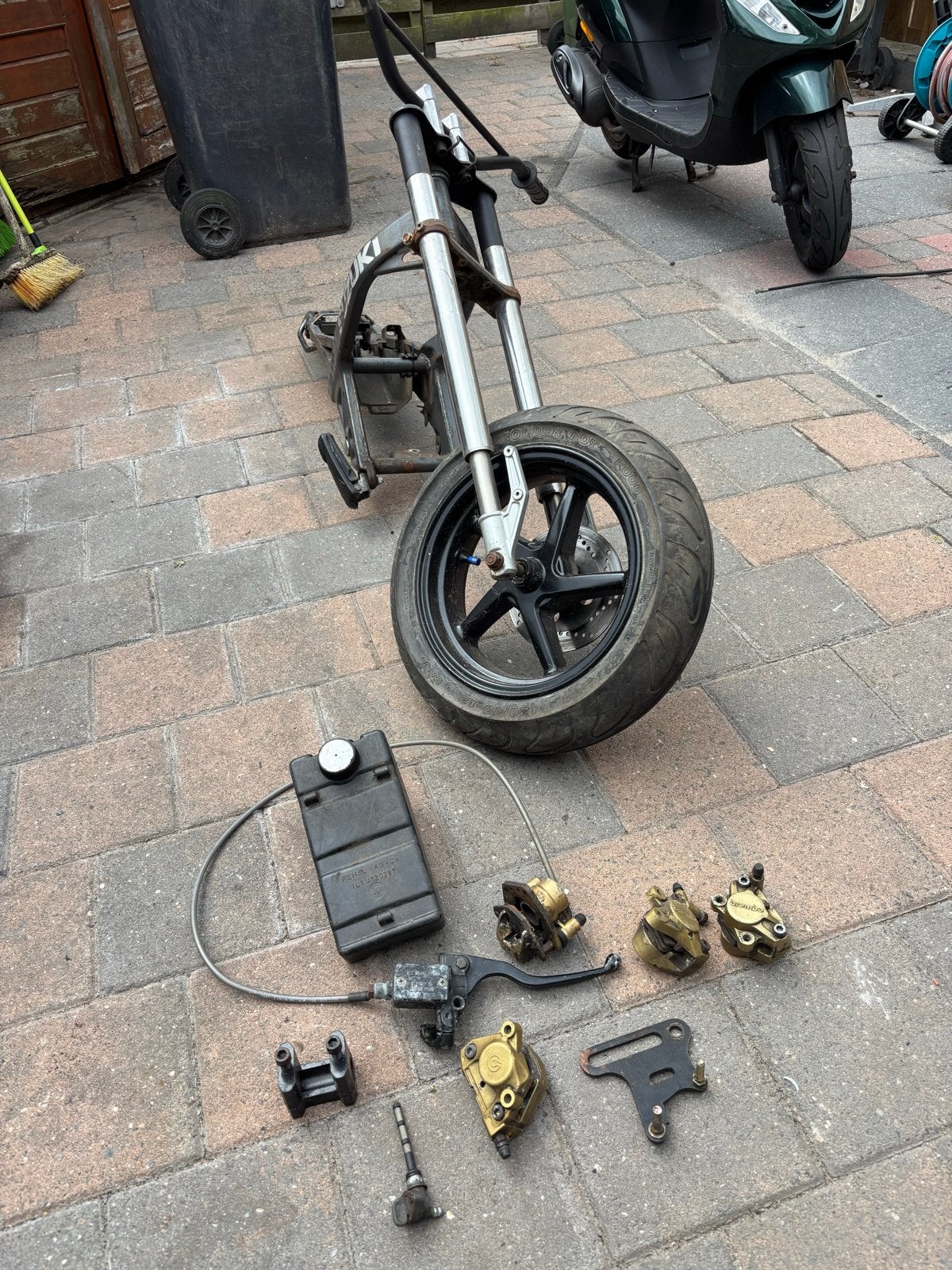 Suzuki Street Magic frame met Brembo remklauwen en meer, Fietsen en Brommers, Ophalen, Gebruikt, Frame