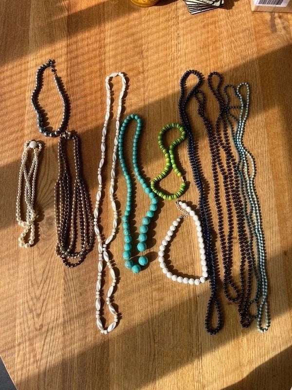 12 Vintage kralenkettingen uit de jaren 60 en 70, Ophalen of Verzenden, Overige materialen, Ketting