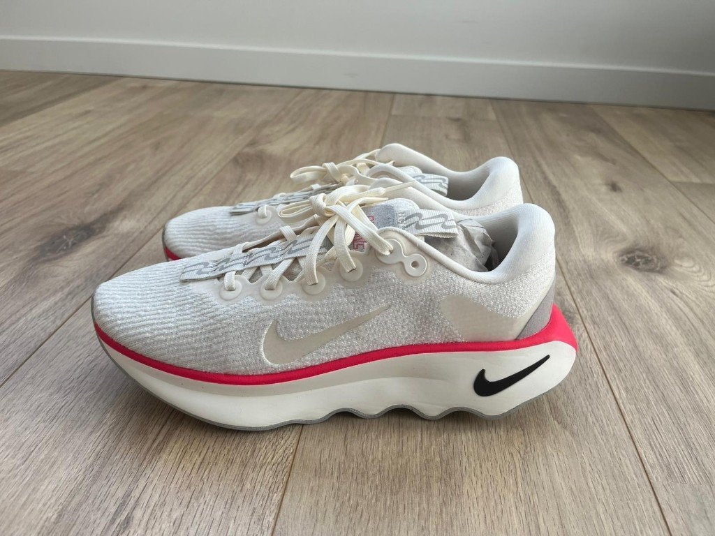 Te koop: Hagelnieuwe Nike Motiva - Wandelschoenen maat 42, Sport en Fitness, Ophalen of Verzenden, Nieuw, Schoenen