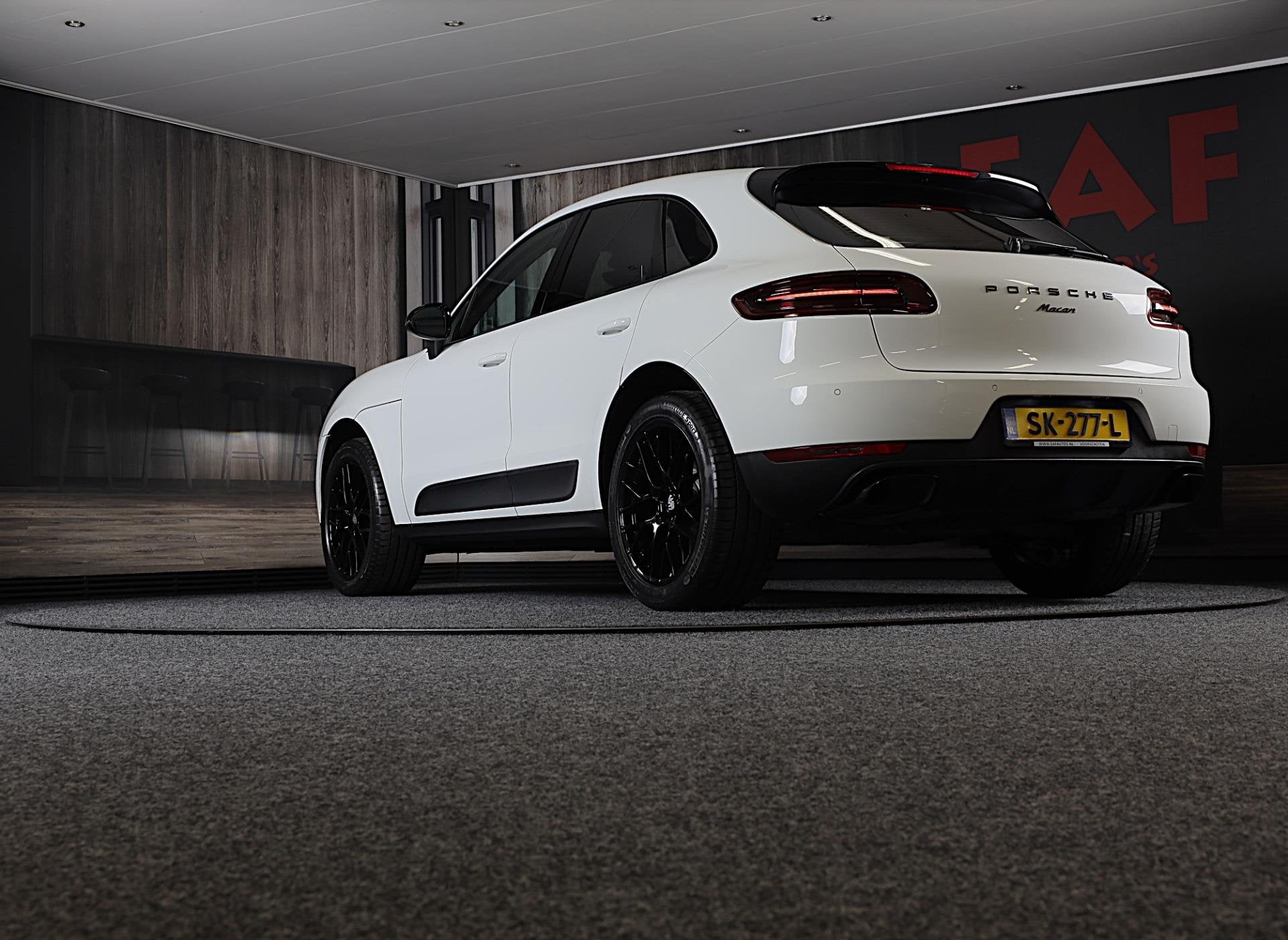 Porsche Macan 2.0 / Luchtvering / Camera / Cruise Control /, Automaat, Gebruikt, 4 cilinders, Wit