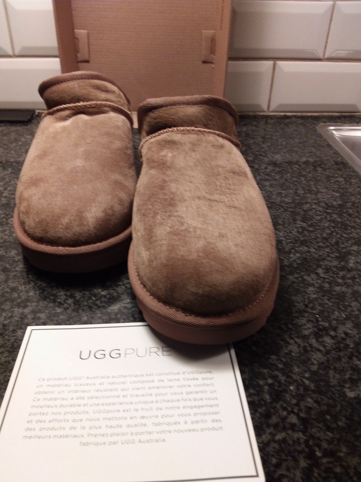 Ugg Classic Slipper. Maat 38, Kleding | Dames, Schoenen, Ophalen of Verzenden, Nieuw, Bruin, Pantoffels of Sloffen