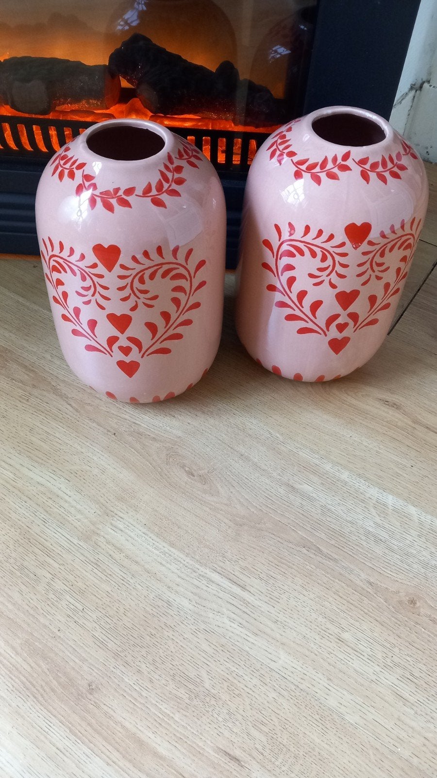 Set van 2 roze vazen met hartjespatroon, Ophalen, Met patroon/structuur, Zo goed als nieuw, Roze