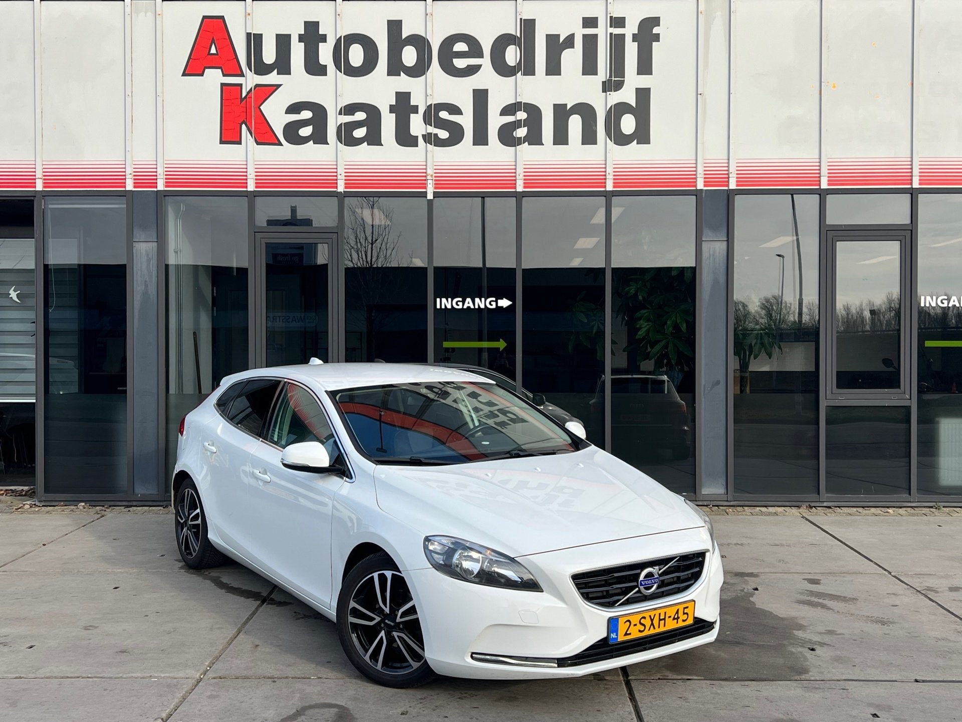 Volvo V40 1.6 D2 Momentum - Leer - Navi - Pdc -, Auto's, Voorwielaandrijving, Euro 5, Stof, Gebruikt