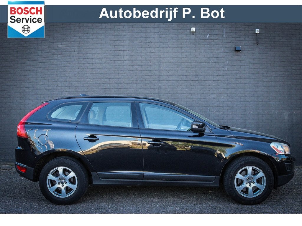 Volvo XC60 2.0T Kinetic Net binnen - Nu al te bezichtigen, Auto's, Volvo, Euro 5, Zwart, 4 cilinders, Zwart