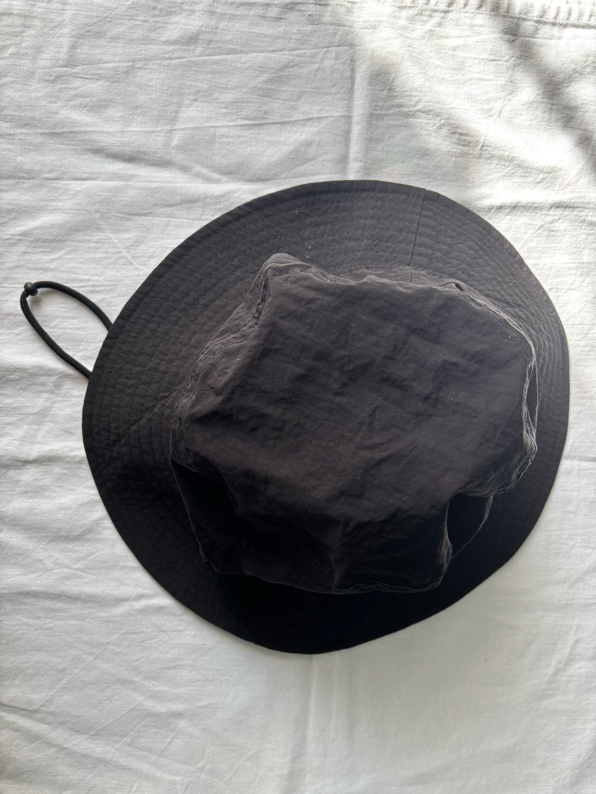Nieuw zwart regenhoedje - One size fits all, Ophalen of Verzenden, Nieuw, One size fits all, Hoed