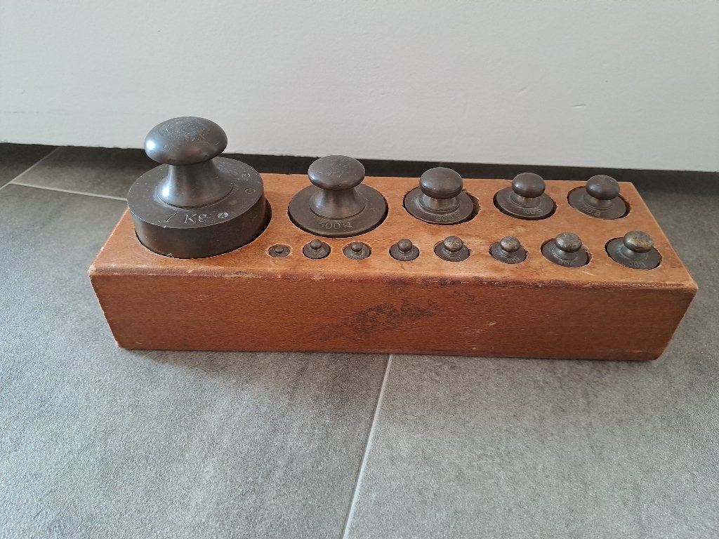 antieke set koperen gewichten in houten blok, compleet, Antiek en Kunst, Ophalen of Verzenden
