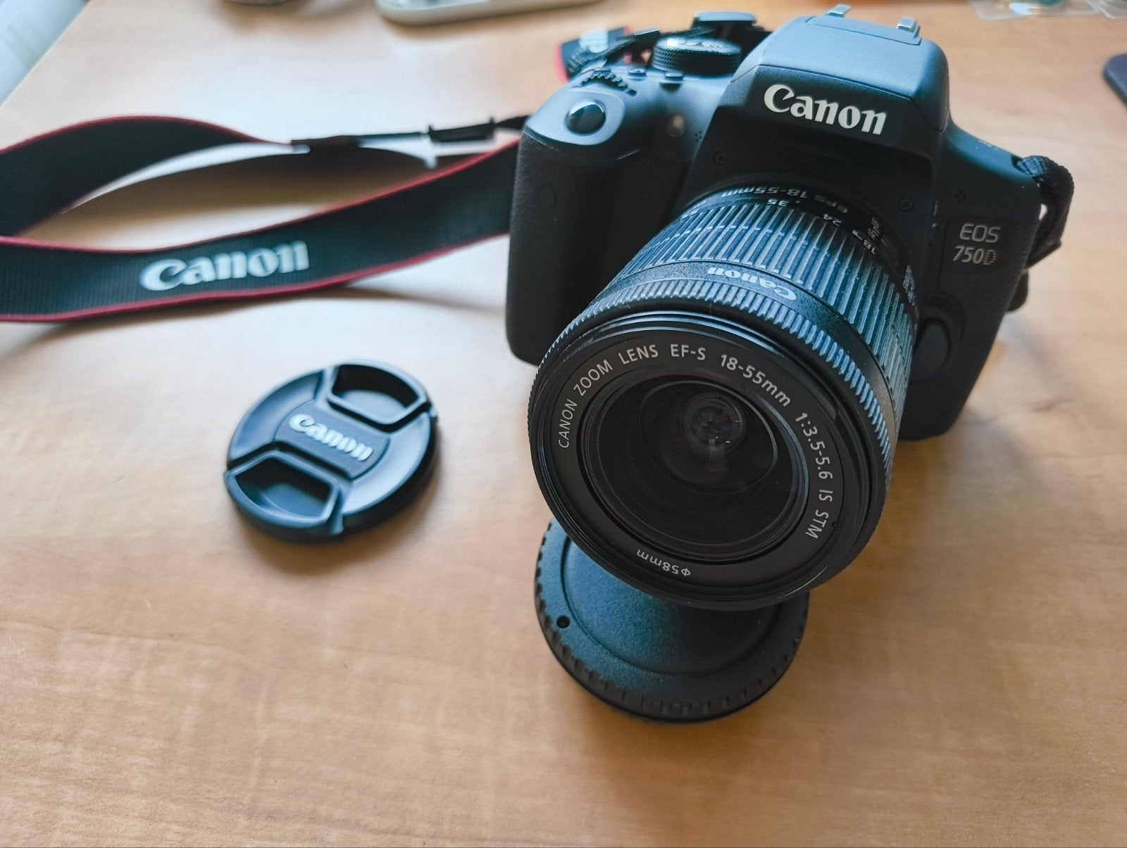 Canon EOS 750D Spiegelreflexcamera met 2 lenzen en tas, Ophalen, Spiegelreflex, Zo goed als nieuw, 4 t/m 7 keer