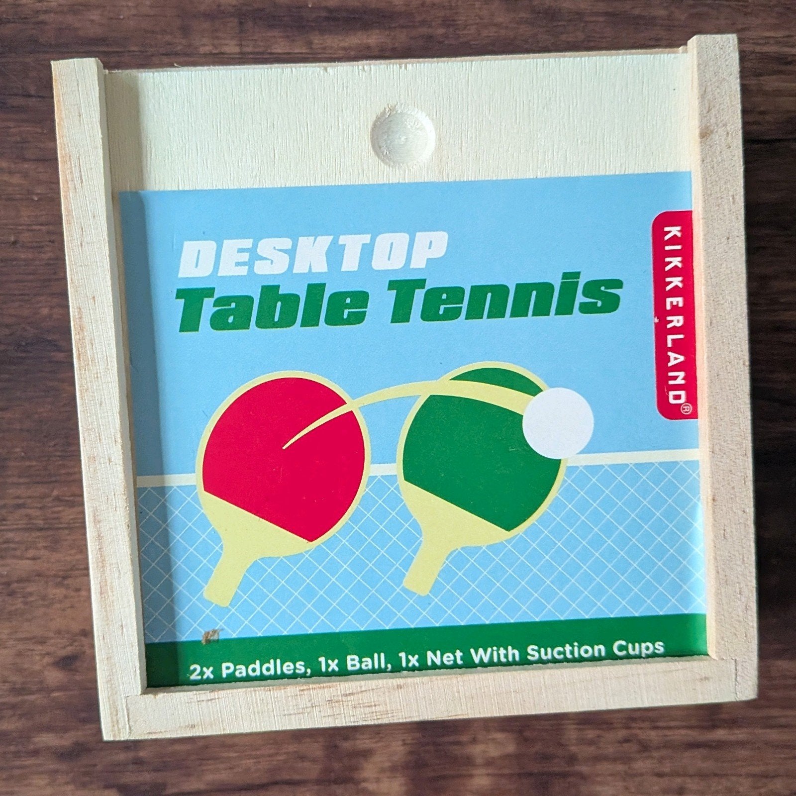 Kikkerland Desktop Tafeltennis Set - Nieuw in Doos, Sport en Fitness, Tafeltennis, Ophalen of Verzenden, Nieuw, Net, Batje(s) of Balletje(s)