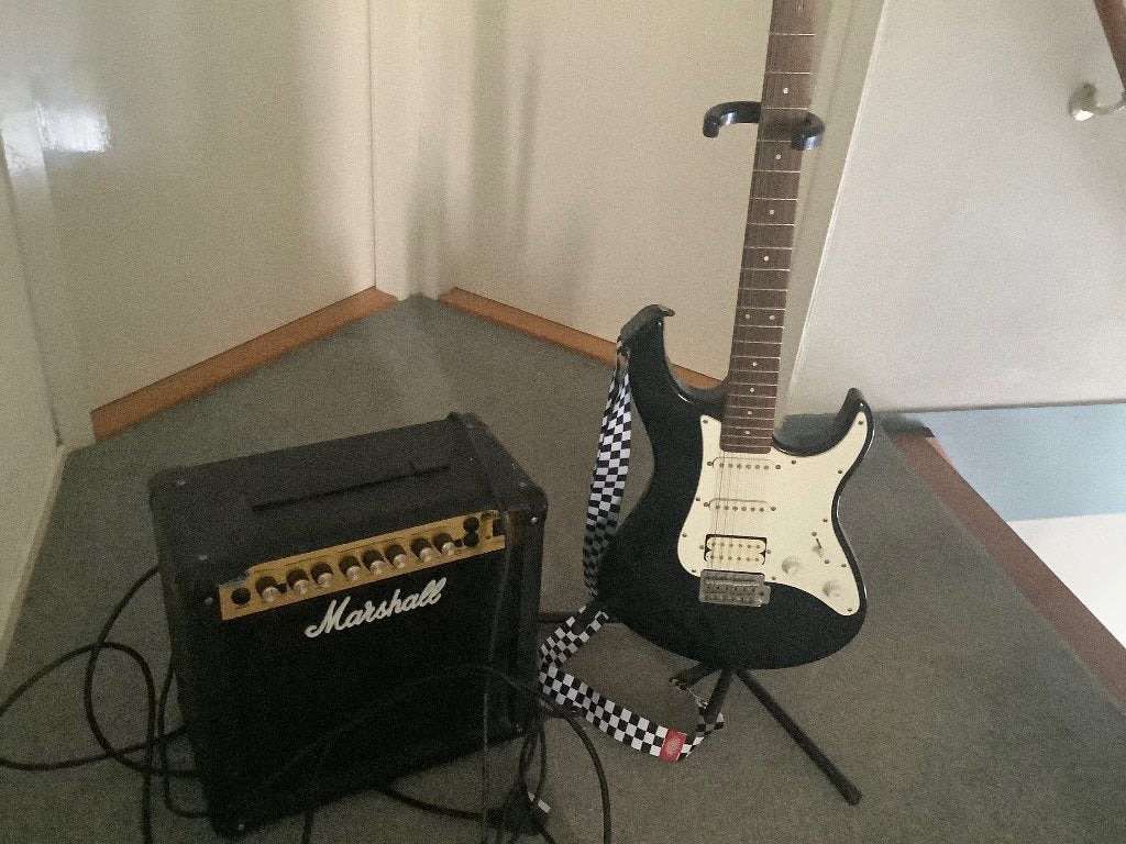 Foto 5 van Elektrische gitaar met versterker