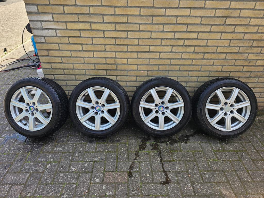 Alfa Romeo Giulietta velgen met winterbanden 205/55R/16inch, Auto-onderdelen, Banden en Velgen, Ophalen, Velg(en), 16 inch, 205 mm