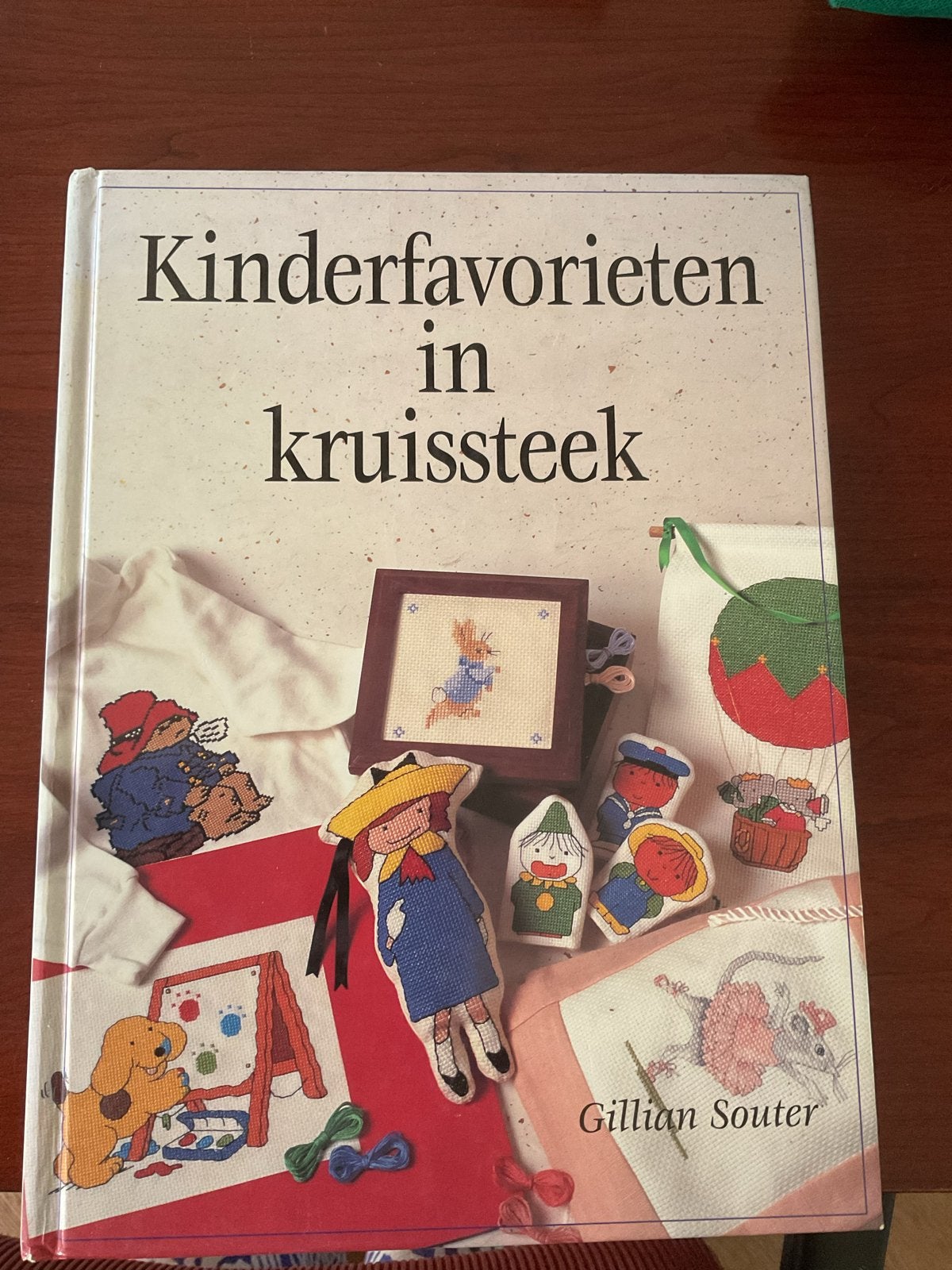 Kinderfavorieten in kruissteek - Gillian Souter, Ophalen of Verzenden, Zo goed als nieuw