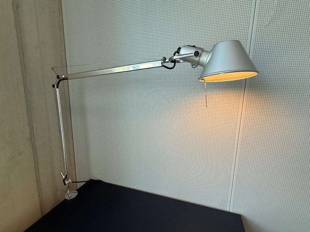 Artemide Tolomeo Tavolo met tafelklem, Huis en Inrichting, Bureaulamp, Ophalen of Verzenden, Zo goed als nieuw, Grijs