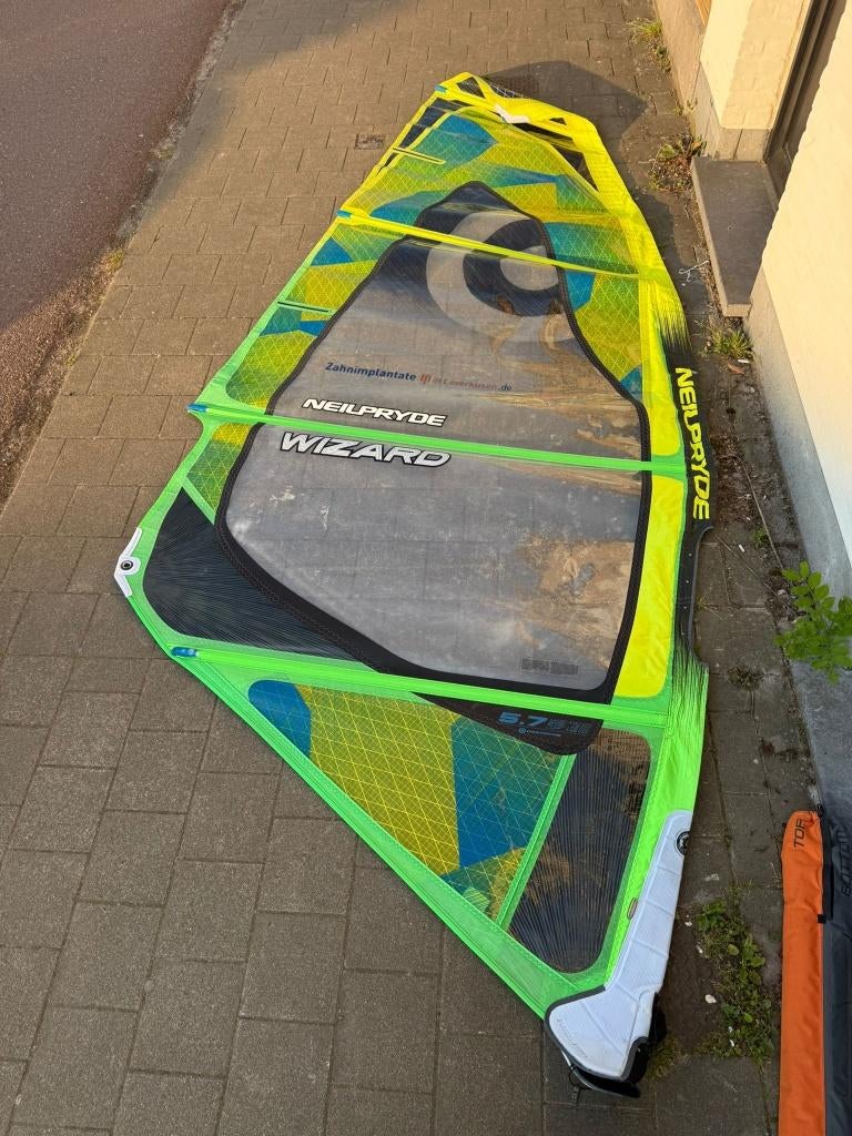 Neilpryde Wizard 5.7 + x9 430 RDM 90% Carbon, Watersport en Boten, Ophalen, Gebruikt, 5 tot 6.5 m², Met zeil(en)