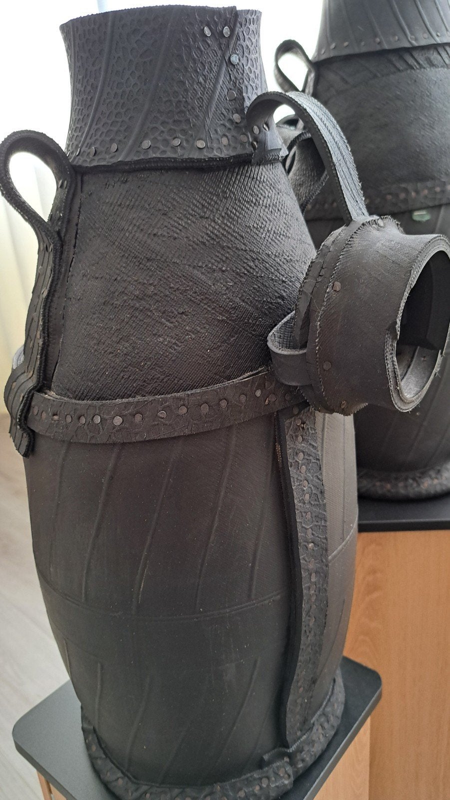 Vaas ( rubber/leer), Huis en Inrichting, Ophalen of Verzenden, Overige kleuren, Minder dan 50 cm