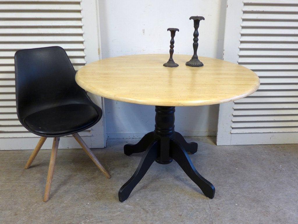 Foto 25 van Prachtige zwarte ronde uitschuifbare eettafel