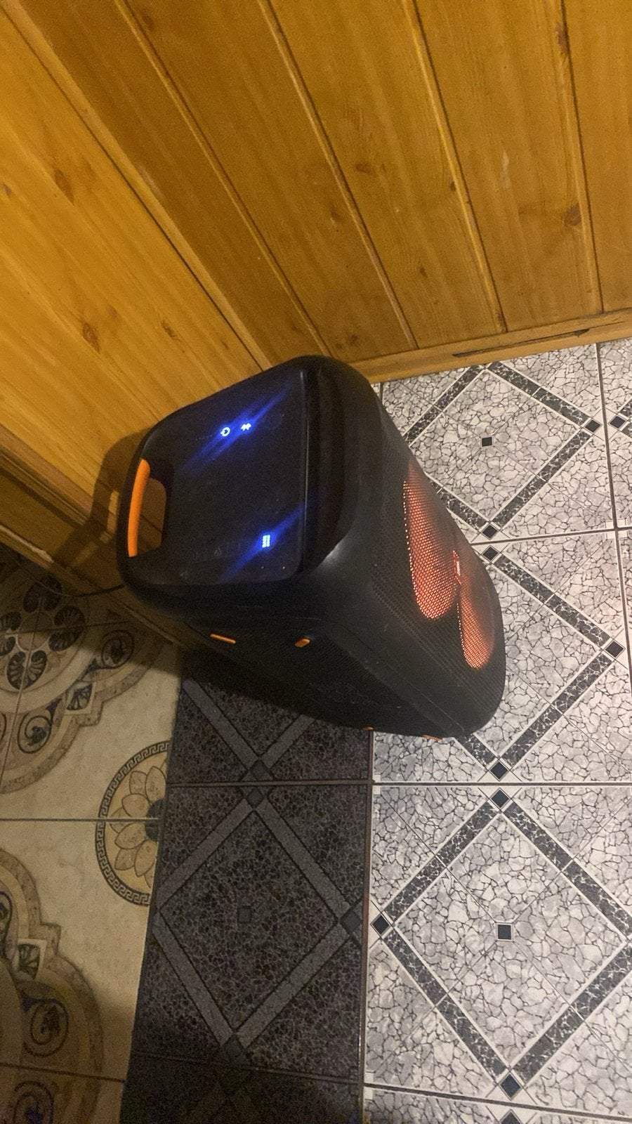 JBL PartyBox 100 - Krachtige draagbare party speaker