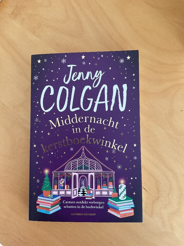 Midden in de kerstboomwinkel., Ophalen of Verzenden, Nieuw