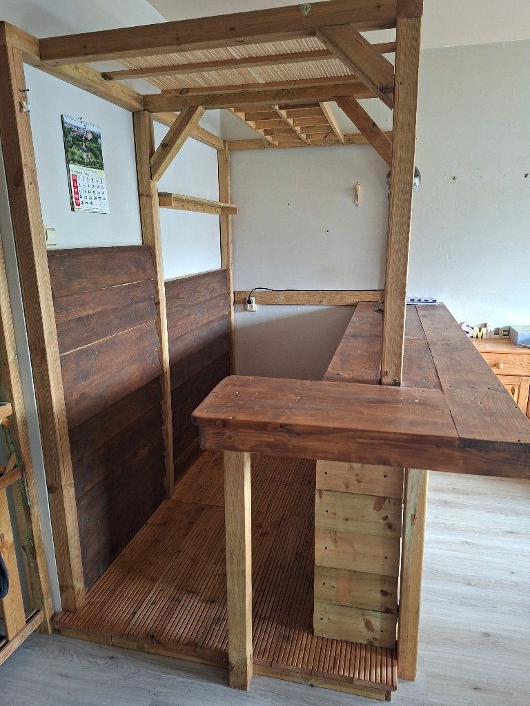 Houten bar en houten open haard, Snelservice