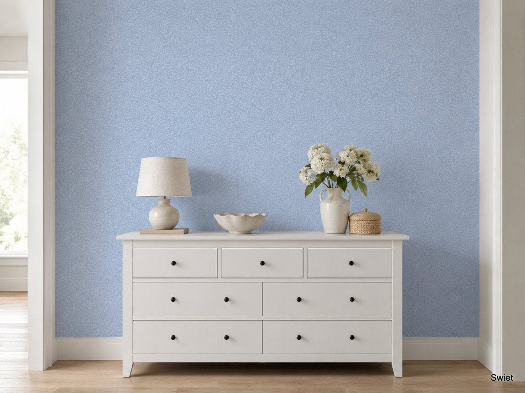 13889 Babyblauw takjes behang in twee blauwtinten swiet, Ophalen of Verzenden, Wit