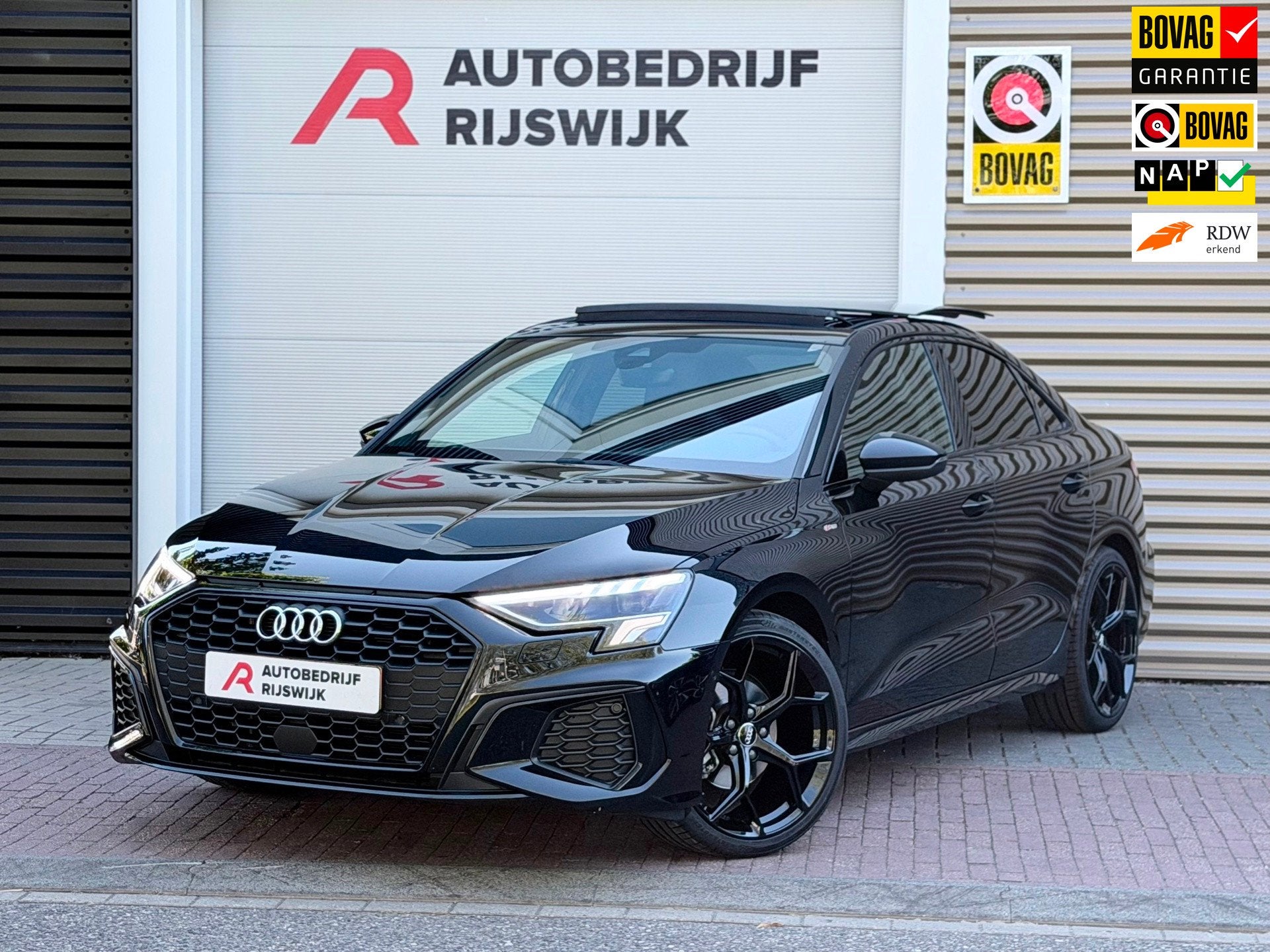 Audi A3 Limousine 30 TFSI S edition Pano/AppleCarPlay/Acc, Auto's, Audi, Gebruikt, Zwart, Origineel Nederlands, Bedrijf