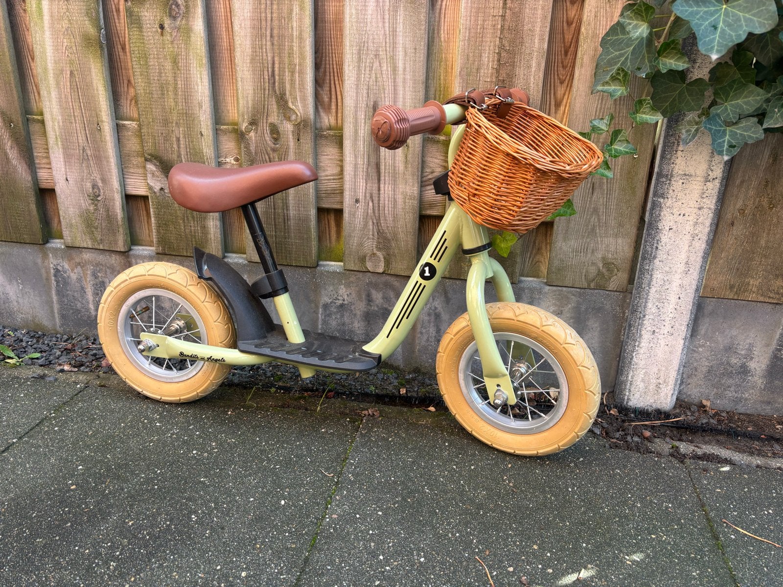 Bandits and Angels loopfiets groen zgan, Kinderen en Baby's, Ophalen, Zo goed als nieuw, Loopfiets
