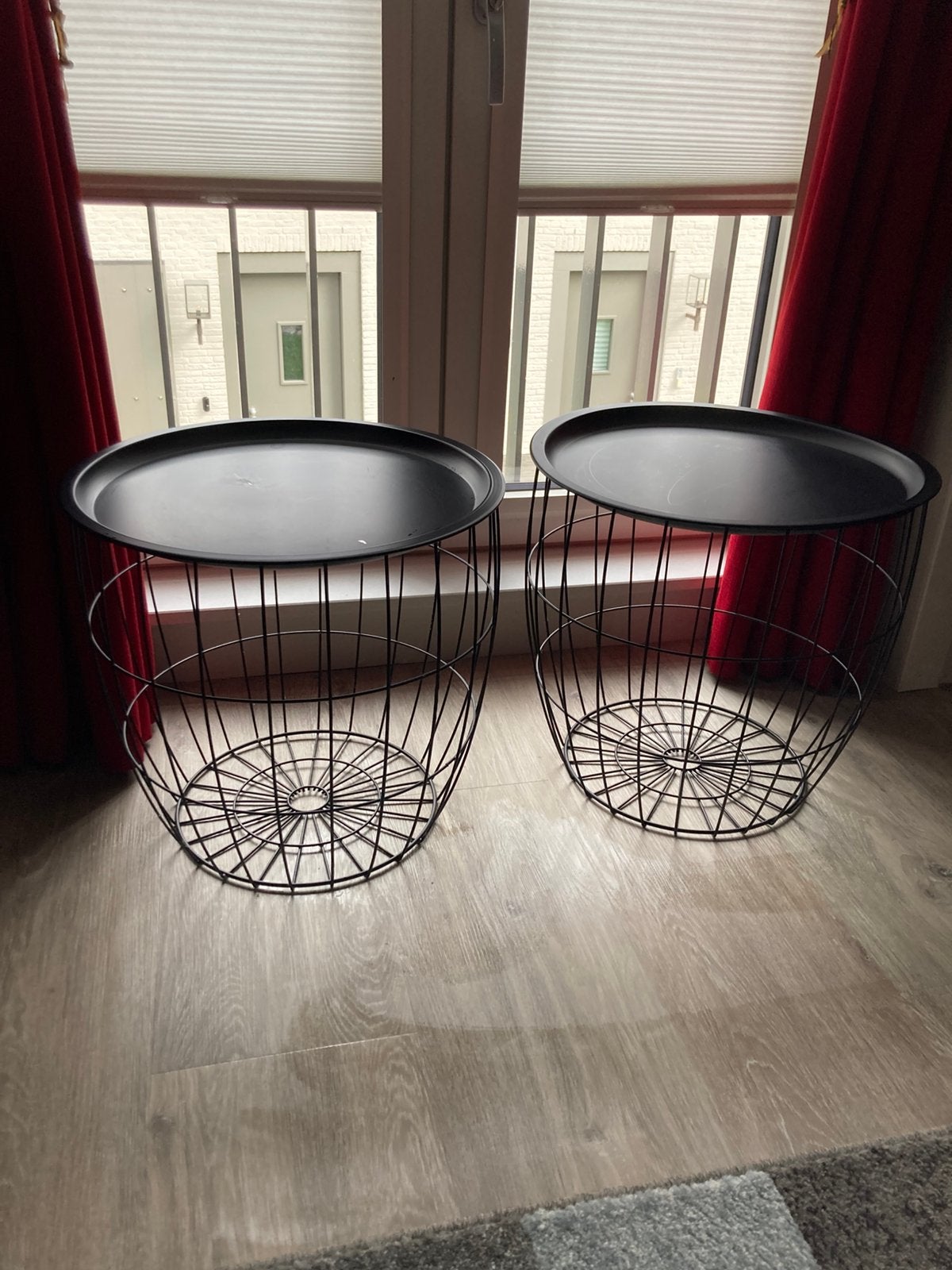 2 zwarte metalen bijzettafeltjes, Minder dan 55 cm, Metaal of Aluminium, Rond, Zo goed als nieuw
