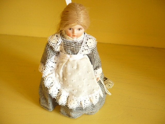 Mie18<>;porselijnen kokkin wupper made in germany, Verzenden, Zo goed als nieuw, Poppenhuis