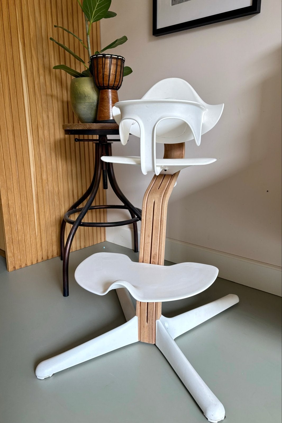 Stokke Nomi Meegroeistoel met kuipje en kussen, Ophalen, Zo goed als nieuw, Meegroeistoel, Gordel(s)