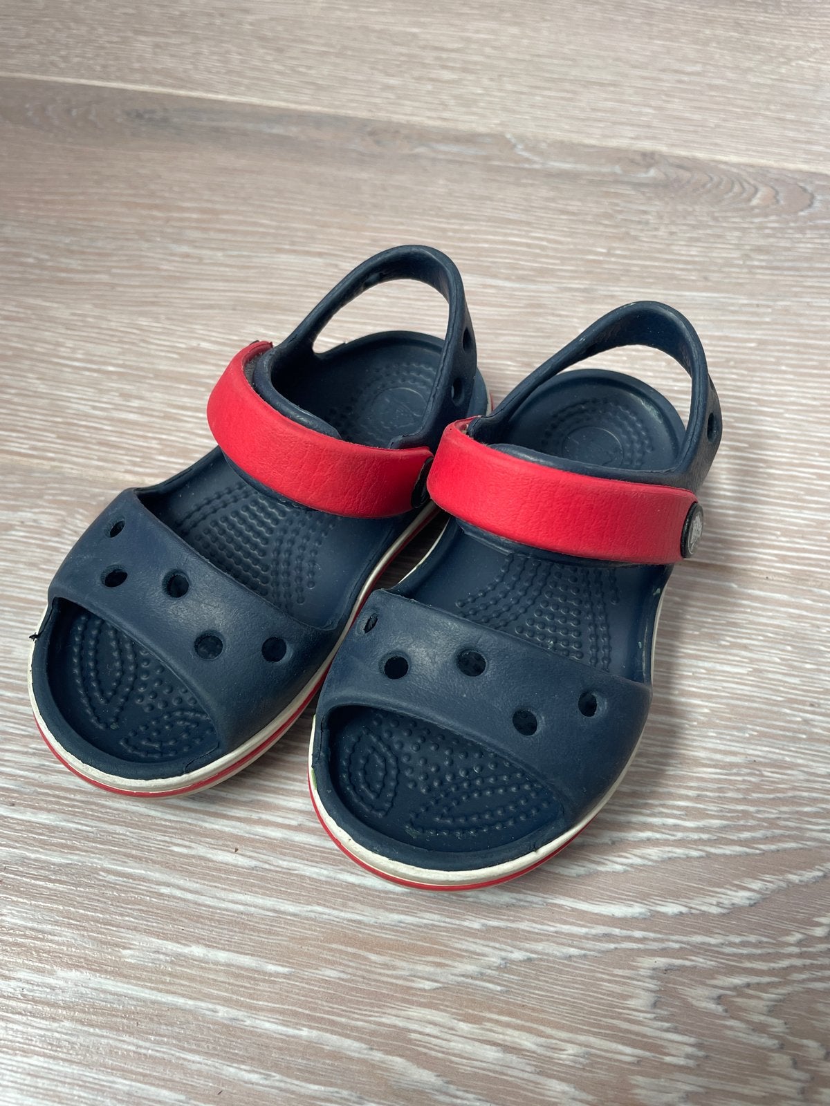 Crocs sandalen maat 22/23 - Blauw/Rood, Ophalen, Gebruikt, Jongen of Meisje, Schoenen