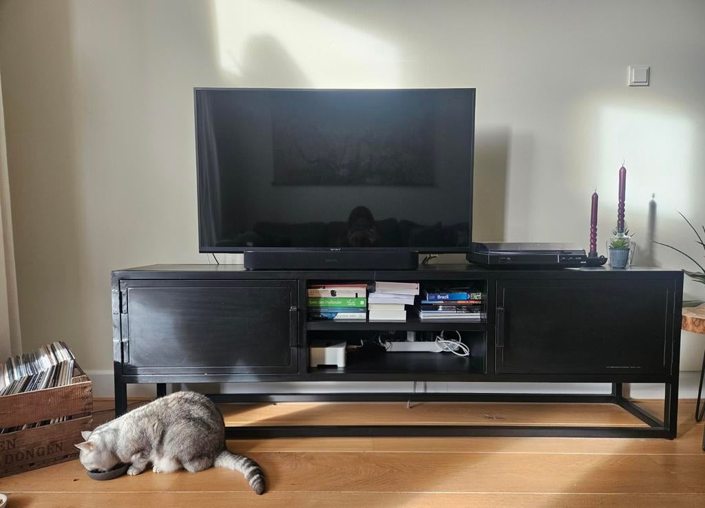 Zwart stalen tv meubel, Ophalen