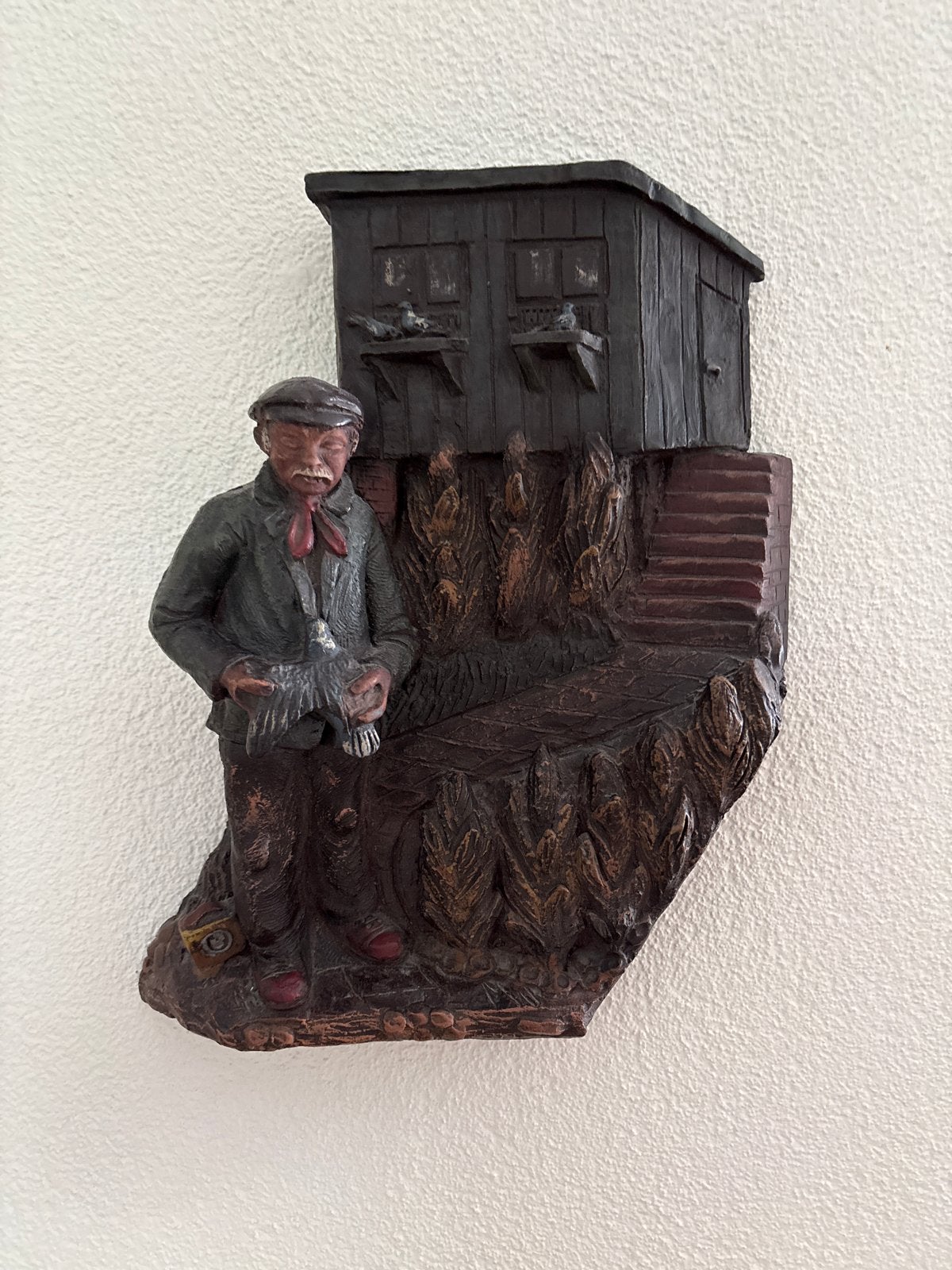 Wanddecoratie: Man met duiven en duiventil - Perkeo Holland, Ophalen of Verzenden, Handgemaakt, Wanddecoratie, 20 - 50 cm