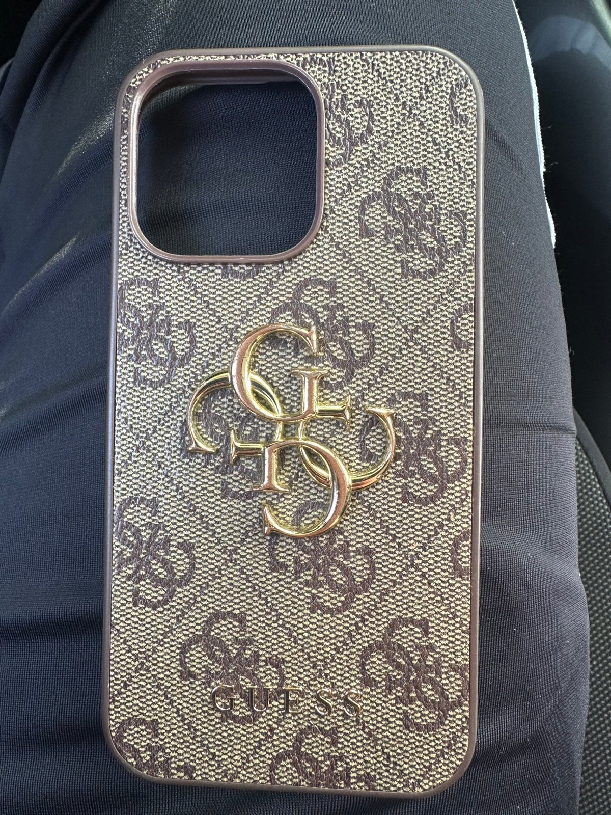 Guess iPhone 13 Pro hoesje - Bruin met goud logo, Kunststof, IPhone 14 Pro Max, Bruin, Hoesje of Tasje