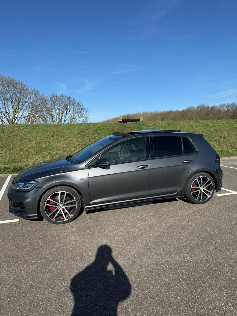 Volkswagen Golf 2.0 TDI 135KW 5D DSG 2017 Grijs, Stof, Euro 6, Diesel, 1600 kg