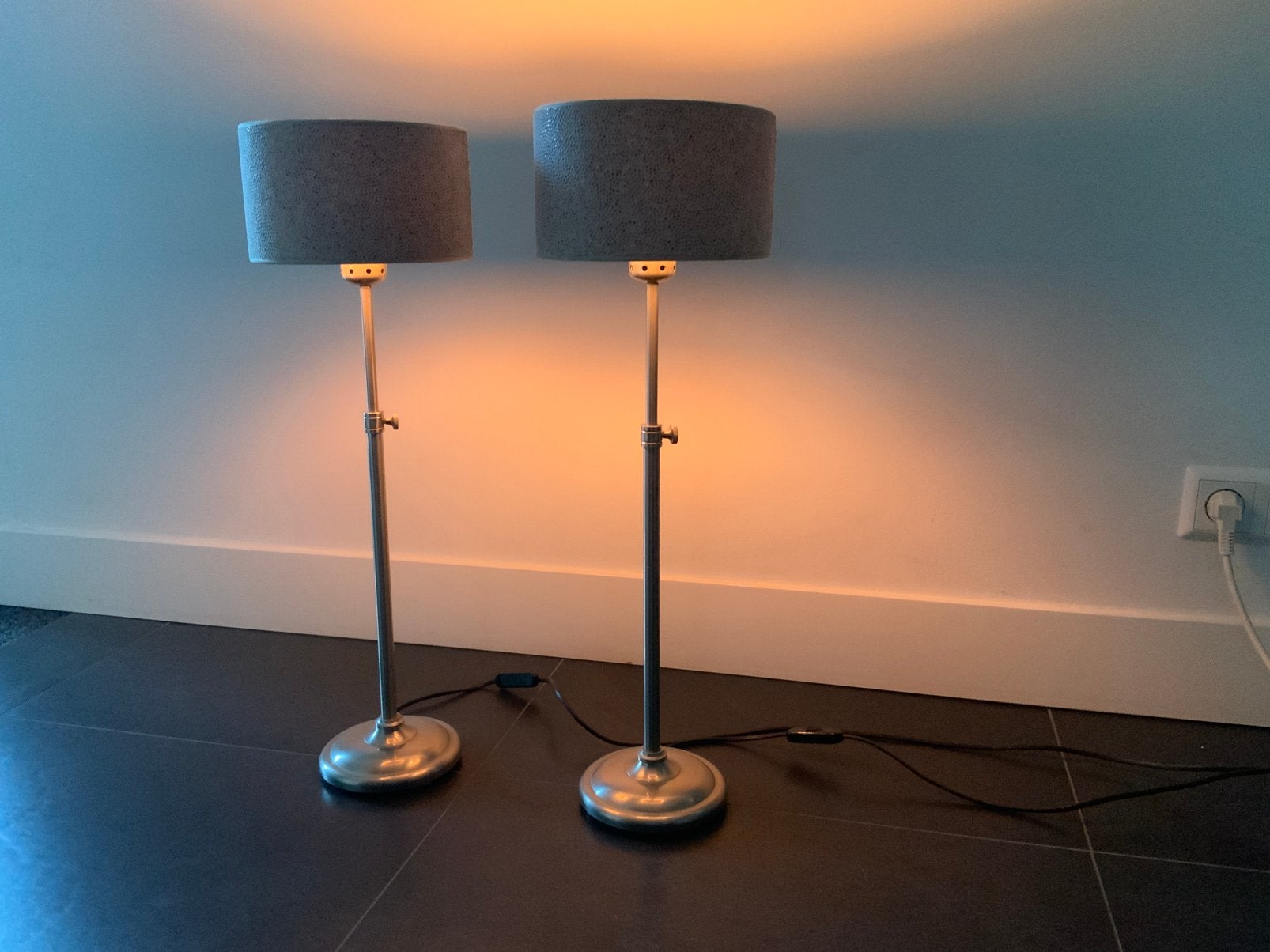 Duran vloerlampen zilverkleur met Duran kap 2 stuks, Huis en Inrichting, Gebruikt, E14 (klein), Ophalen of Verzenden, Minder dan 100 cm