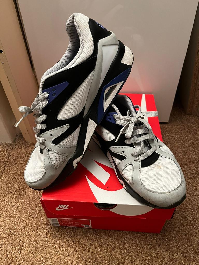 Niks schoenen, Blauw, Ophalen of Verzenden, Sneakers of Gympen, Zo goed als nieuw
