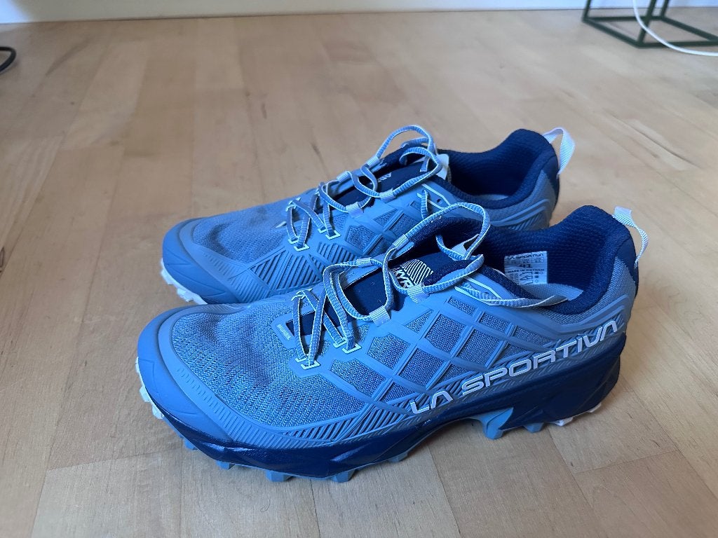 La Sportiva Akyra ll 41 Hardloopschoenen dames, Blauw, Nieuw, Ophalen of Verzenden, Sneakers of Gympen