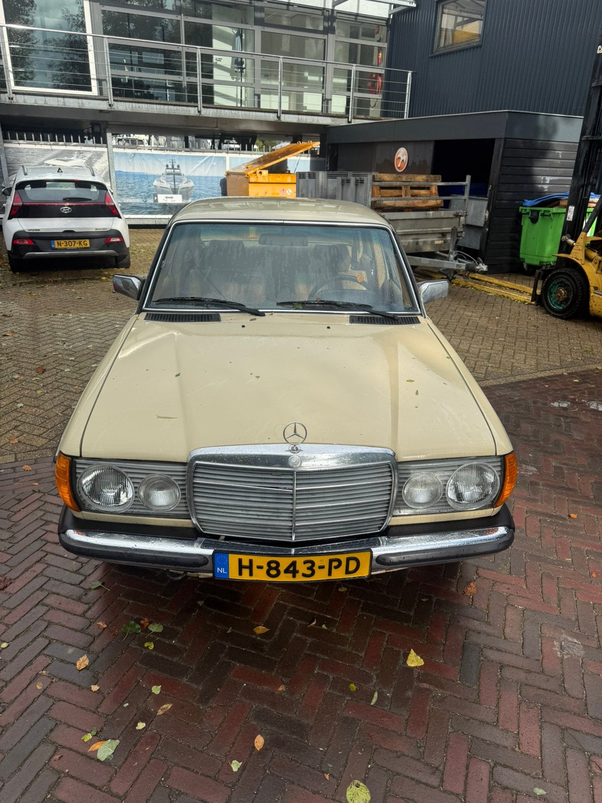Mercedes-Benz 240d automaat w123 diesel, Auto's, Bruin, Leder en Stof, Mercedes-Benz, Bruin
