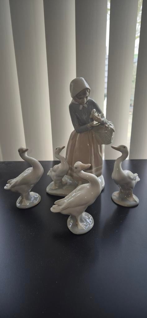 Lladró beeldje meisje met eendjes + 3 eenden – porselein –, Antiek en Kunst, Antiek | Porselein, Ophalen of Verzenden