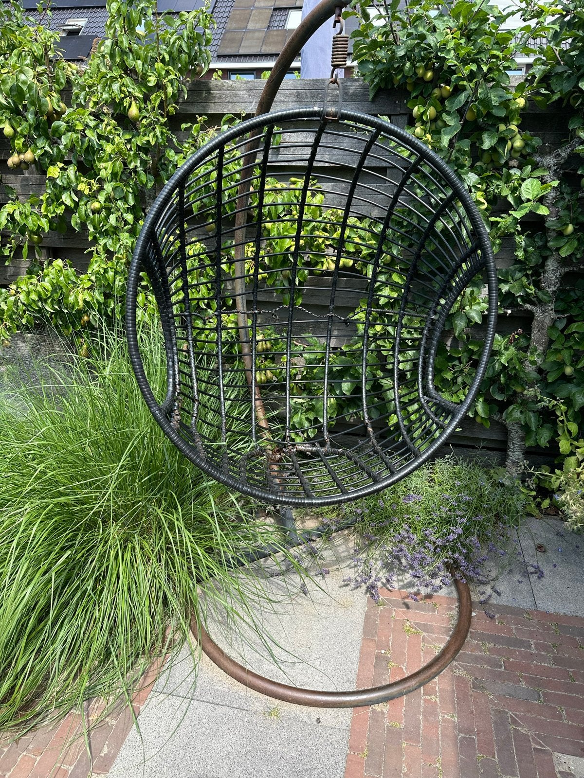 Hangstoel met standaard - Zwart wicker, Ophalen, Gebruikt, Wicker