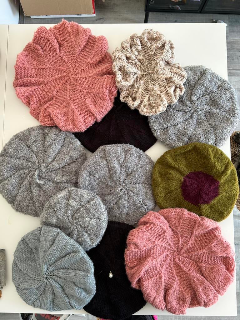 Handgebreide damesbaret voor de herfst/winter L M S en kind, Kleding | Dames, Mutsen, Sjaals en Handschoenen, Ophalen, Nieuw, Maat 34 (XS) of kleiner