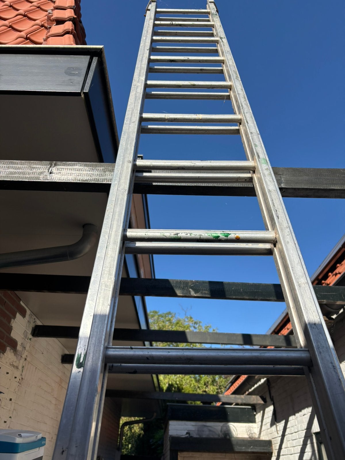 Ladder in 2 delen, 16 treden ieder, totale lengte ca. 8 m., Ophalen, Gebruikt, Ladder, Opvouwbaar of Inschuifbaar