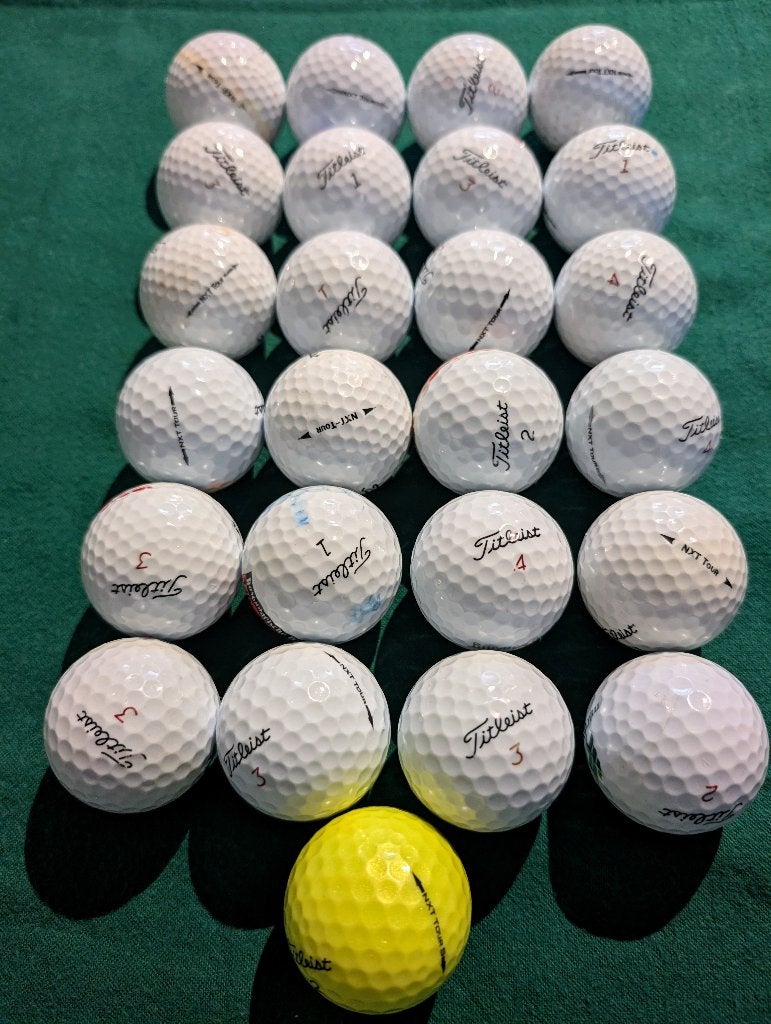 25 Stuks Titleist NXT Tour Golfballen, Sport en Fitness, Ophalen of Verzenden, Zo goed als nieuw, Bal(len), Overige merken