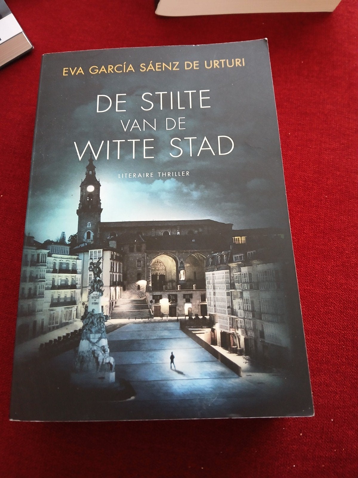 De Stilte van de Witte Stad - Eva García Sáenz de Urturi, Ophalen of Verzenden, Zo goed als nieuw, Eva García Sáenz de Urturi