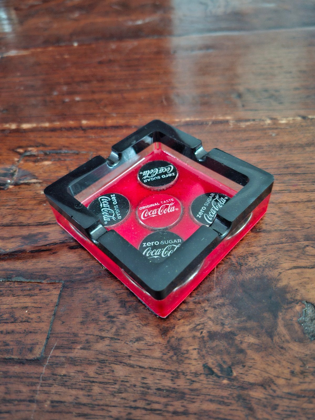 Unieke handgemaakte epoxy asbak met Coca-Cola kroonkurken, Ophalen of Verzenden, Nieuw