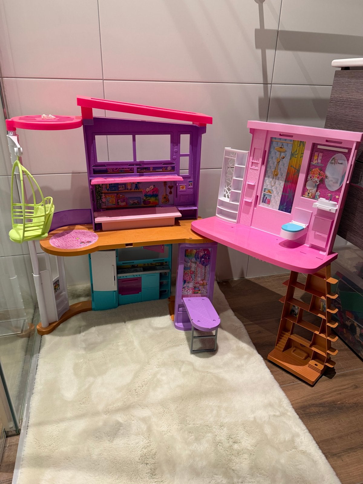 Barbiehuis malibu inklapbaar nieuwprijs €89, Ophalen, Gebruikt, Poppenhuis