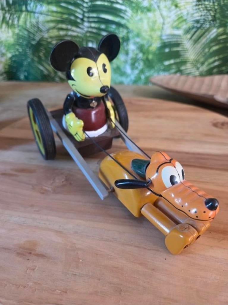 Vintage blikken Mickey Mouse & Pluto op karretje -Opwindbaar, Verzamelen, Disney, Gebruikt, Beeldje of Figuurtje, Mickey Mouse