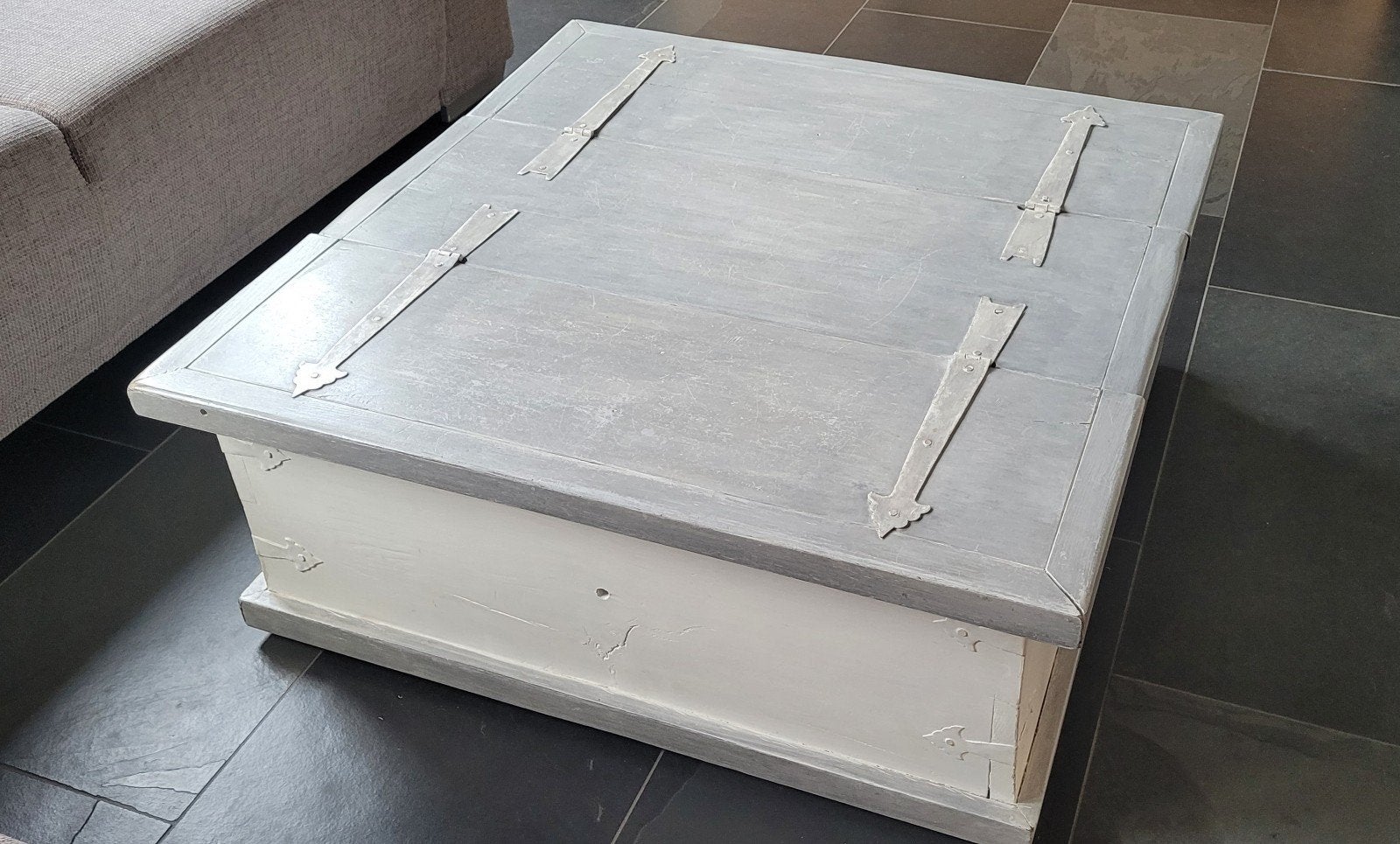 Salontafel/opbergkist van hout, grijs/wit, Huis en Inrichting, Gebruikt, 50 tot 100 cm, Ophalen of Verzenden, 75 tot 100 cm