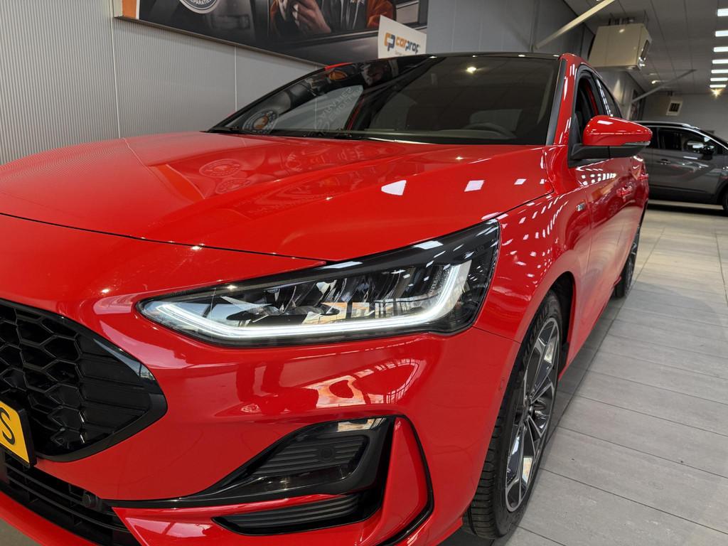 Ford Focus 1.0 EcoBoost Hybrid 125 pk ST Line X Panoramadak, Gebruikt, Euro 6, Bedrijf, Handgeschakeld