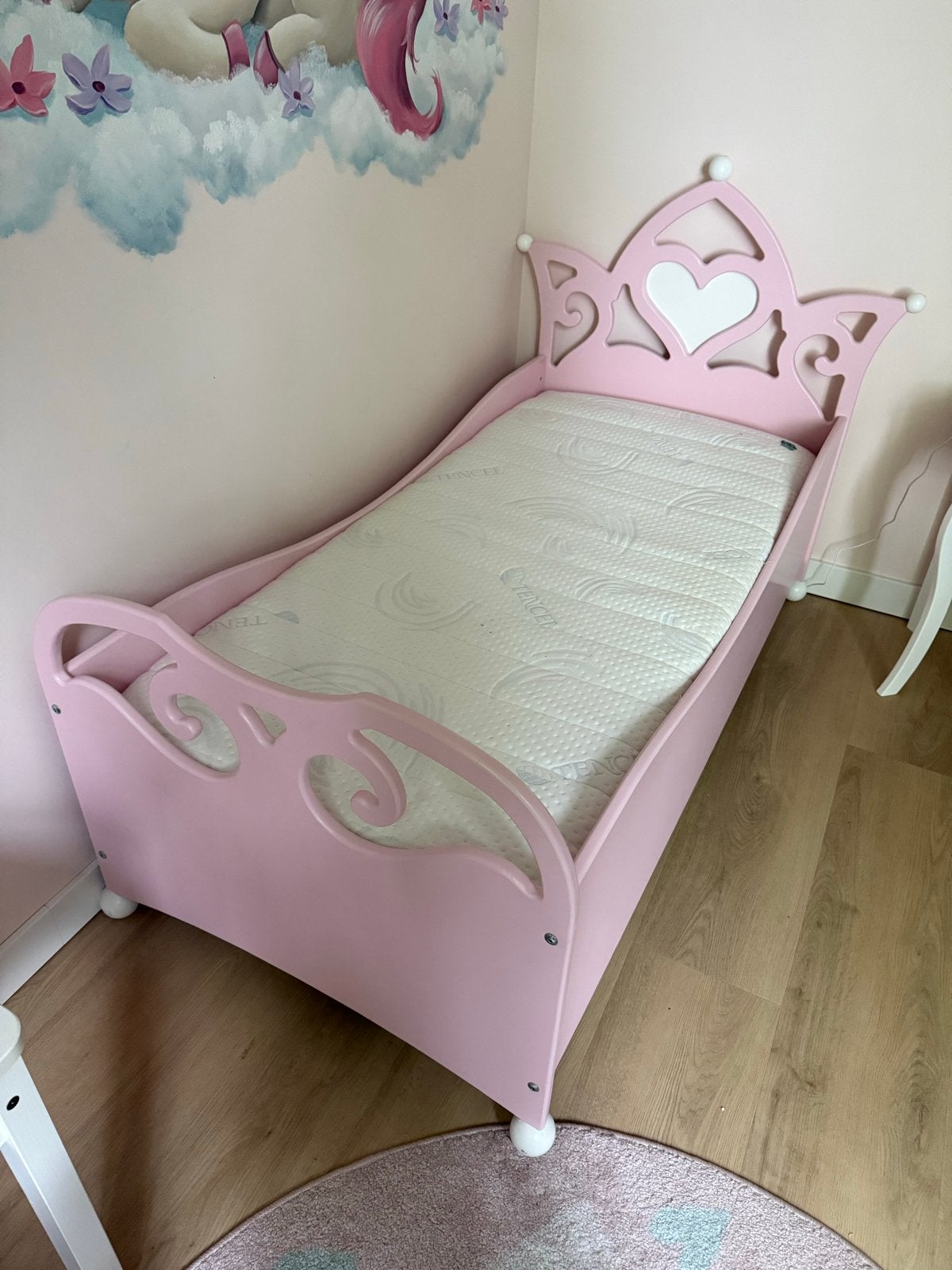 Prinsessen peuterbed roze met kroon en matras, 85 tot 100 cm, 140 tot 160 cm, Zo goed als nieuw, Ophalen