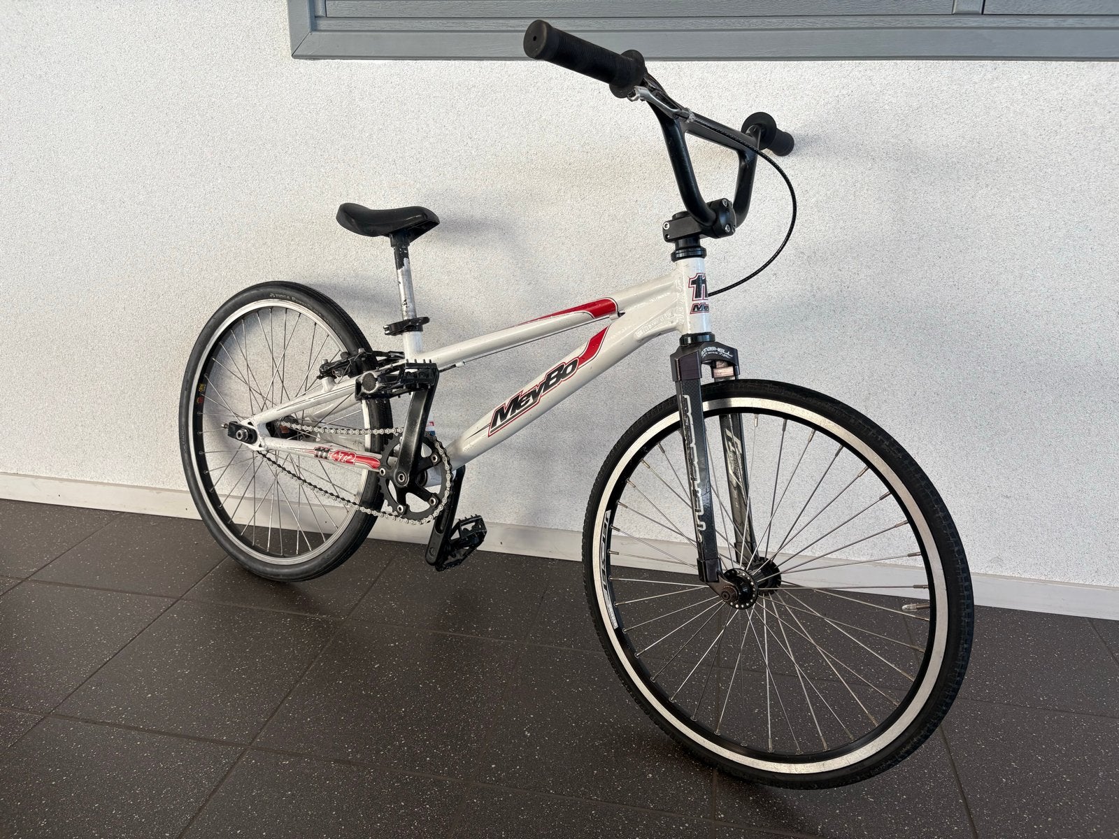 Meybo BMX Junior Racefiets - Wit/Rood, Fietsen en Brommers, Fietsen | Crossfietsen en BMX, Gebruikt, Velgrem, Aluminium, Ophalen of Verzenden